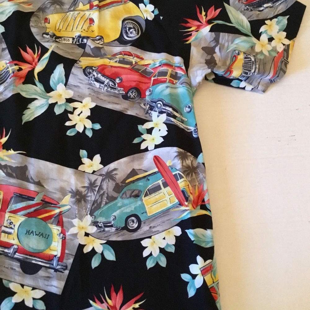 Men's Black Hawaiian Car-Print Short Sleeve Button-Down Shirt - Picture 10 of 13